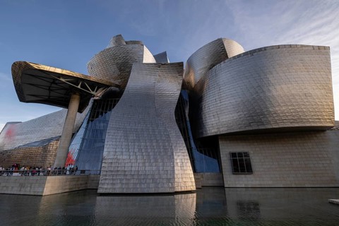 Guggenheim Museum Bilbao, siglo XX, diseñado por Frank O. Gehry, Bilbao, Pais Vasco, Spain, Europe