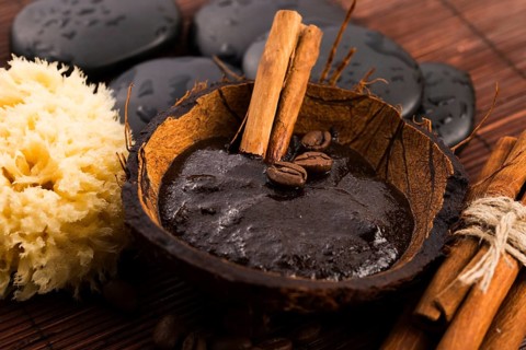 Homemade face and body organic all natural coffee scrub (peeling) with cinnamon