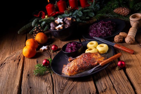 Roast goose with baked apples, red cabbage and dumplings