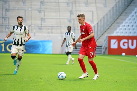 Matthias Ginter (SC Freiburg) on the ball at the football test match: SC Freiburg - FC Basel