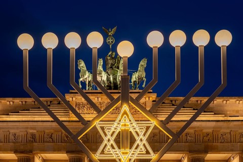 Germany, Berlin, 02.01.2025, Hanukkah candlestick Pariser Platz, in front of the Brandenburg Tor,