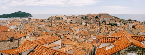 Panoramic views of the entire old town of Dubrovnik. View from the wall to the tiled roofs