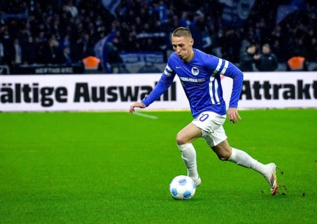 Pal Dardai (Hertha BSC #20) on the ball. (DFLDFB REGULATES PROHIBIT ANY USE OF PHOTOGRAPHS AS IMAGE