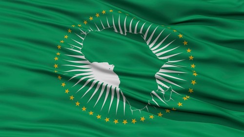 Nahaufnahme der Flagge der Afrikanischen Union, die im Wind weht, hohe Auflösung