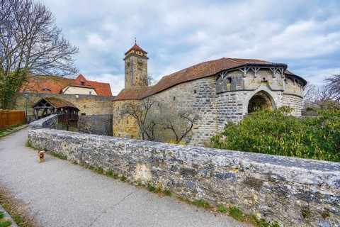Town gate Spitalbastei or Spitalbastion, covered bridge, Rothenburg ob der Tauber, district of