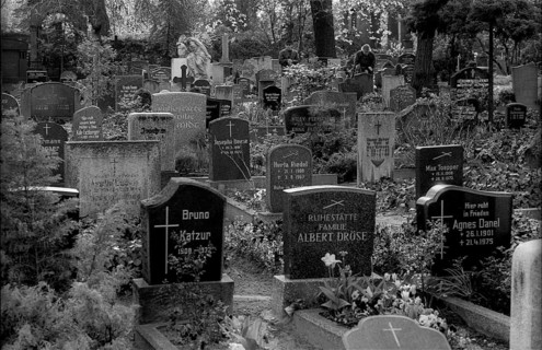 Germany, Berlin, 04.04.1992, Mourning figure (woman) at the French Cemetery, Europe