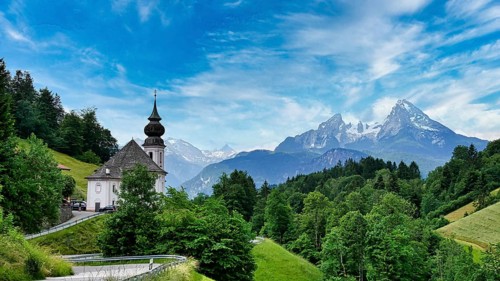 Maria Gern pilgrimage church with a view of the Watzmann