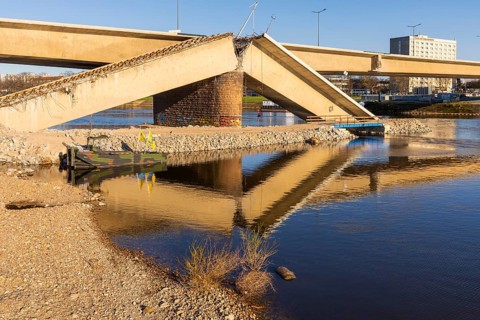 Following the partial collapse of the Carola Bridge, demolition work is being prepared. The
