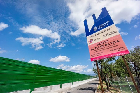 Cartel informativo oficial del gobierno de mallorca, conexion Ma-19, Mallorca, balearic islands,