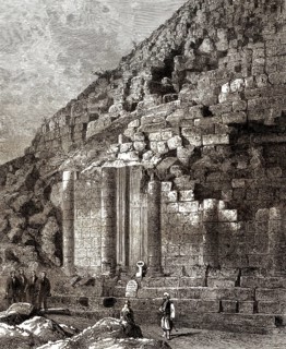 Madghacen oder Medracen, ein königlicher Mausoleum-Tempel der numidischen Berberkönige, in der Nähe