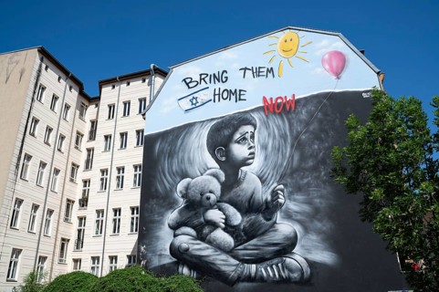 17.05.2024, Berlin, Germany, Europe, A mural by Israeli graffiti artist Benzi Brofman on a building
