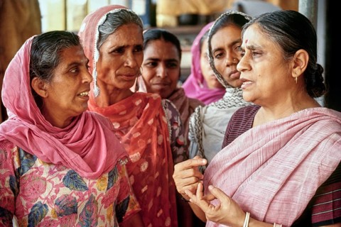 Ela Bhatt Gandhian social worker talking with members, Gujarat, India, Asia