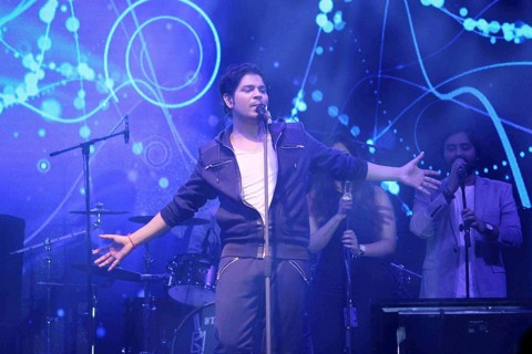 Bollywood singer Ankit Tiwari perform during Mid Day music concert at Phoenix Marketcity, in