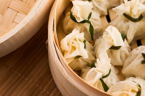 Chinese dumplings in bamboo steamers