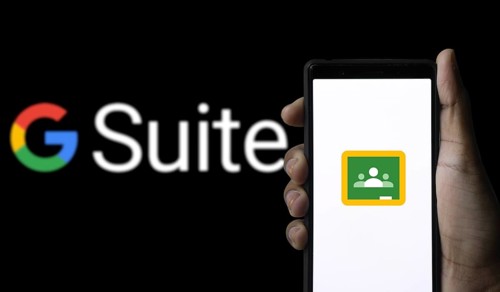 Google classroom logo on samrtphone