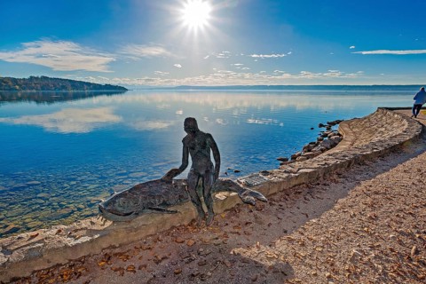 Bronze sculpture -The little mermaid on her waller- by Hilde Grotewahl in Herrsching am Lake Ammer,