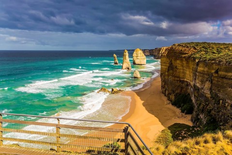 Observation deck on the Pacific coast near Melbourne. The well-known rocks Twelve Apostles in an