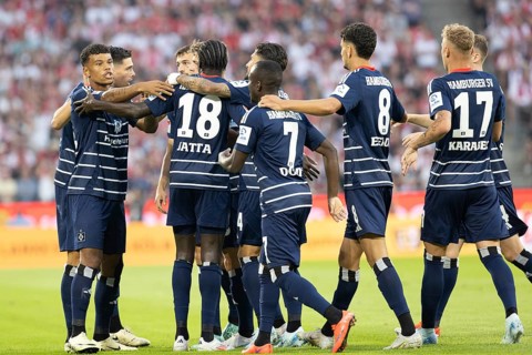 Ransford Königsdorfer (Hamburger SV, forward, #11), Bakery Jatta (Hamburger SV, #18), Jean-Luc