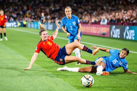 SYDNEY, AUSTRALIA, AUGUST 20: Mariona CALDENTEY of Spain goes down from a heavy challenge from