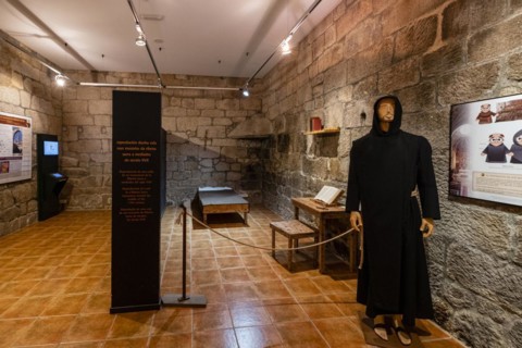 Casa Prioral, centro de interpretación de la Ribeira Sacra, monasterio de San Pedro de Rocas,