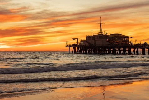 A picture of the Santa Monica Pier and the Santa Monica State Beach at sunset