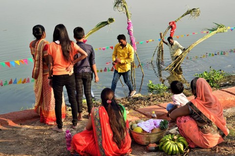 Chhath Puja festival, Tapti river, Surat, Gujarat, India, Asia