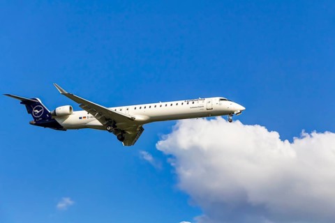 Lufthansa CityLine Bombardier CRJ-900LR im Landeanflug auf den Flughafen Frankfurt am Main,