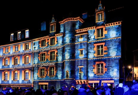Projections on the façade of the Maison de la Duchesse Anne, light show at the turn of the year in