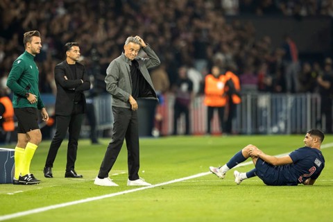 Football match, Achraf HAKIMI Paris Saint Germain right on the ground with pain in his left leg,
