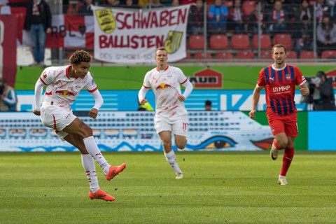 Football match, Antonio NUSA RB Leipzig left, concentrated and with a shot in the direction of the