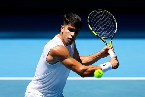 MELBOURNE, AUSTRALIA, JANUARY 11: Carlos Alcaraz of Spain completes a training session with Stan