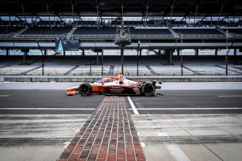 RYAN HUNTER-REAY (23) of Fort Lauderdale, Florida crosses the yard of bricks during a practice