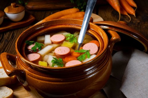 Potato and kohlrabi soup with bockwurst sausage