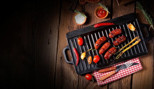 Chilli chorizo sausage with tomato bruschetta