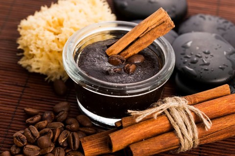 Homemade face and body organic all natural coffee scrub (peeling) with cinnamon