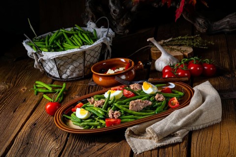 Rustic green bean salad with egg and tuna