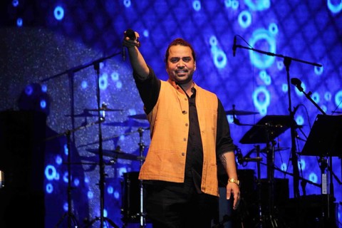 Bollywood singer Brijesh Shandilya perform during Mid Day music concert at Phoenix Marketcity, in