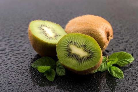 Juicy kiwi fruit and freas mint leaves