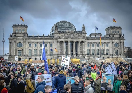 The demonstrators gathered under the heading. Uprising of the decent. We are the firewall!