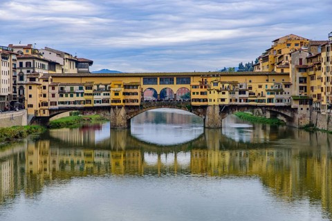Ponte Vecchio (Old Bridge), a medieval stone bridge with shops on it, Florence, Italy, Europe