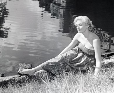 Anita Ekberg. Born 29 September 1931, died 11 January 2015. Swedish actress. When the picture is