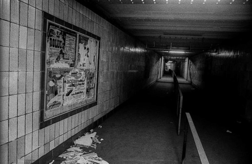 GDR, Berlin, 29 May 1990, Stadtmitte underground station (U6), closed for 28 years: Connecting