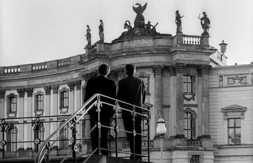 Germany, Berlin, 19 May 1991, two men looking at the chest of drawers, Bebelplatz, Deutsche