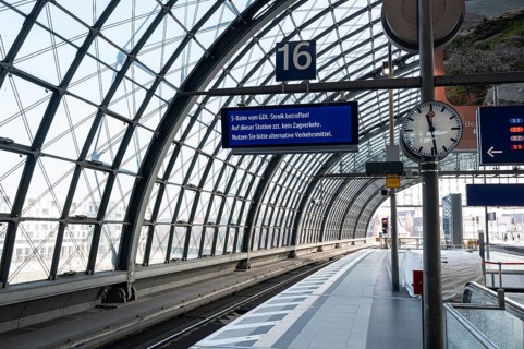 07.03.2024, Berlin, Germany, Europe, An almost deserted Berlin Central Station with deserted