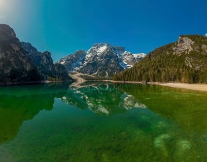 Lago di Braies and mountains, Lake Braies in Dolomite Alps, South Tyrol, Italy, Europe