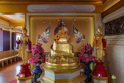 A picture of a golden model atop the Wat Saket Ratchaworamahawihan, or Golden Mount