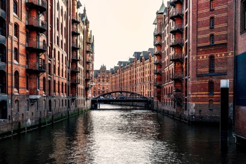Das Lagerhausviertel oder die Speicherstadt. Wandrahmsfleet-Kanal. UNESCO-Welterbe