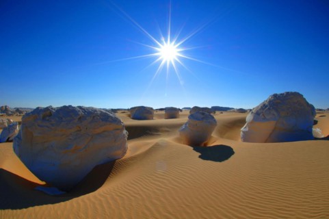 Egypt, White Desert, bizarre sandstone cliffs, hot sun, midday heat, Middle East, Africa