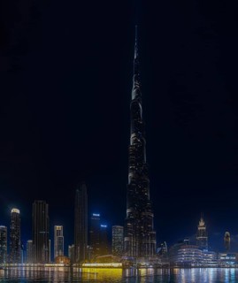 A picture of the iconic Burj Khalifa, and the surrounding Downtown Dubai buildings and Burj Khalifa