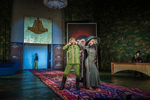 Production by Herbert Fritsch at the Schaubühne Berlin with Bastian Reiber, Florian Anderer and